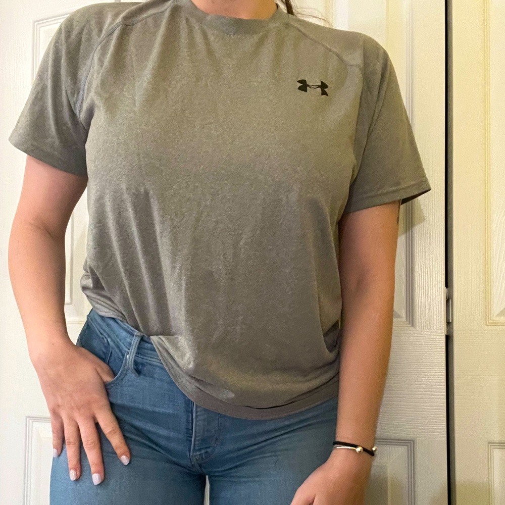 Under Armour Loose Fit T-Shirt. Barely worn.